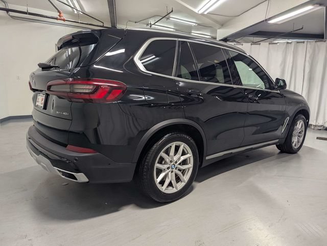 Used 2021 BMW X5 xDrive40i w/ Premium Package 2 AWD/4WD image 3