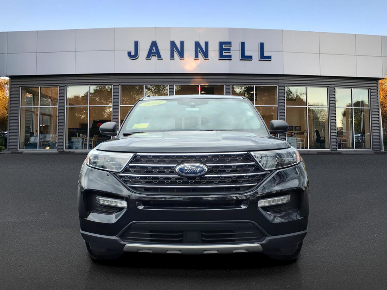 Used 2022 Ford Explorer XLT w/ Equipment Group 202A image 2