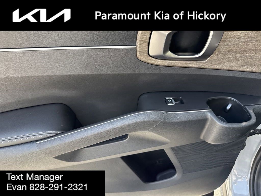 Used 2023 Kia Sorento EX w/ Panoramic Sunroof Package image 16
