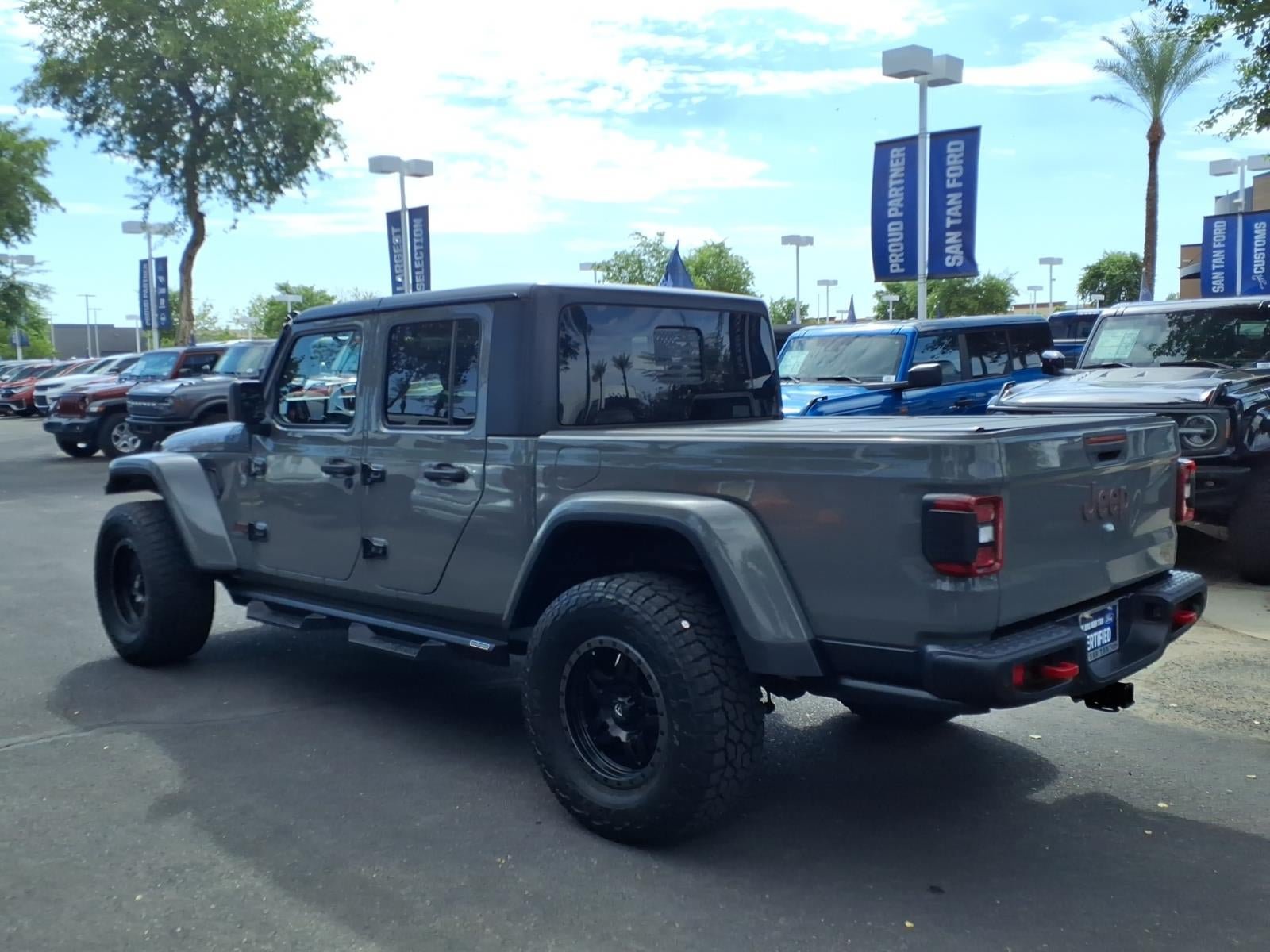 Used 2020 Jeep Gladiator Rubicon AWD/4WD image 6