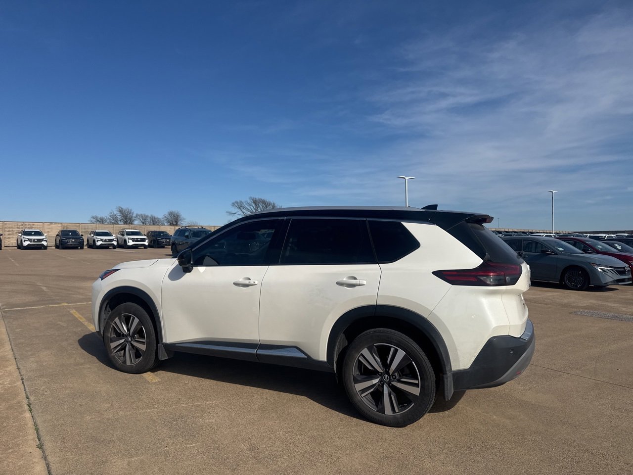 Used 2021 Nissan Rogue SL w/ Premium Package image 14