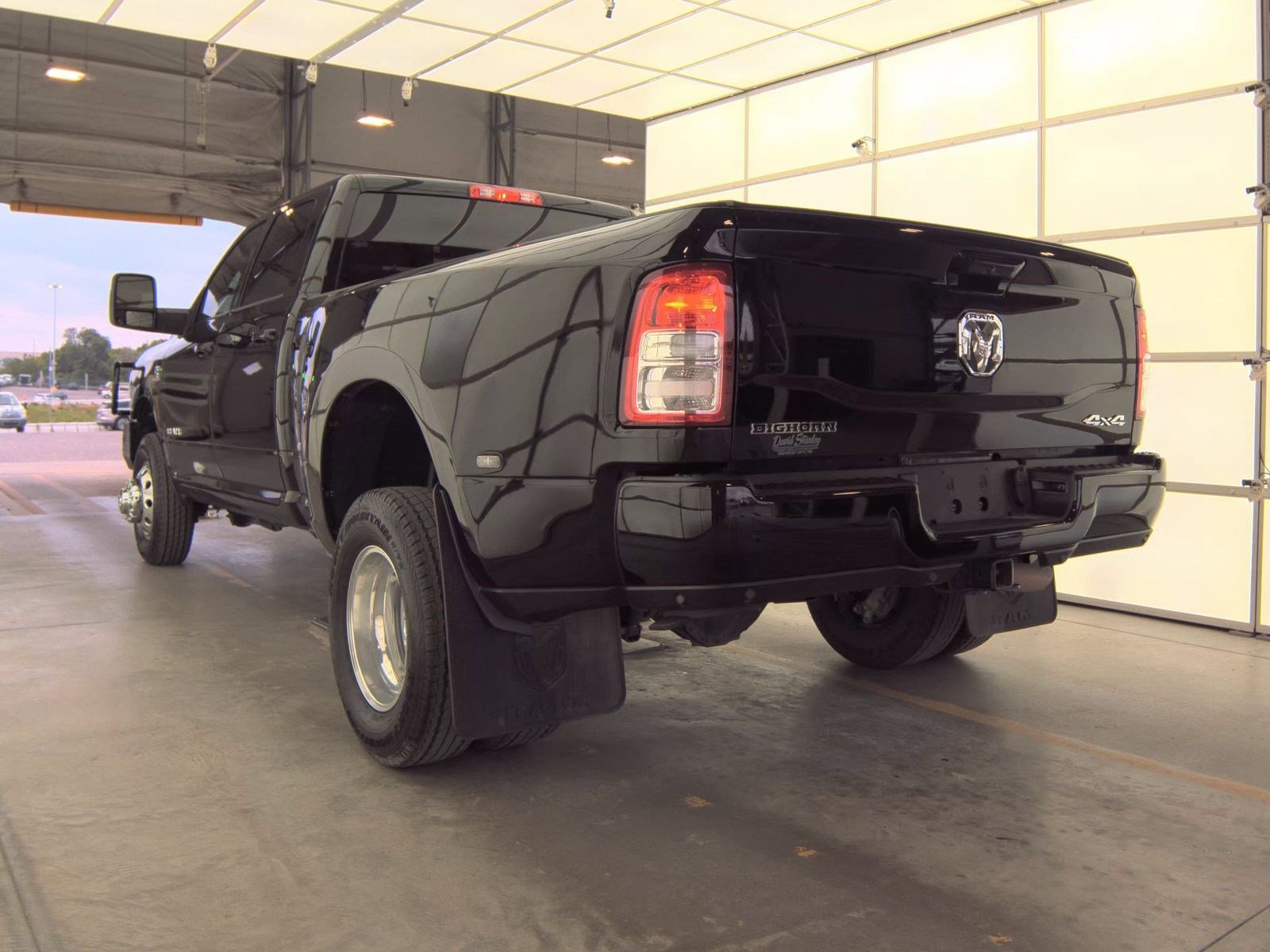 Used 2024 RAM 3500 Big Horn w/ Sport Appearance Package AWD/4WD image 9