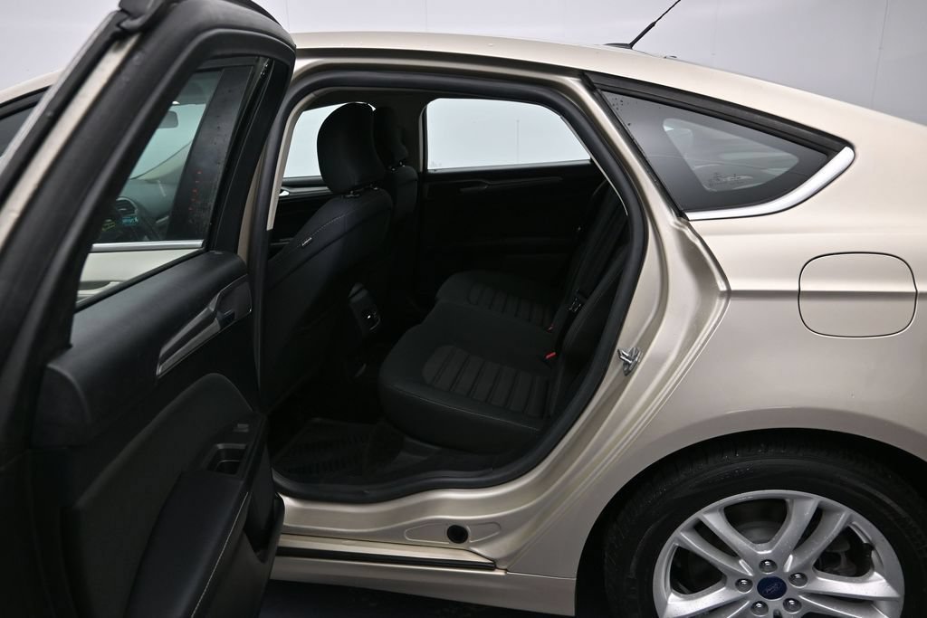 Used 2018 Ford Fusion SE w/ Fusion SE Technology Package FWD image 23