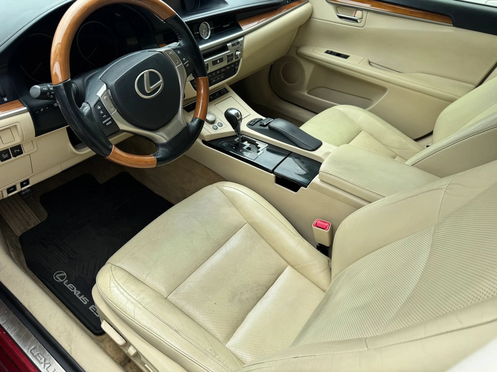 Used 2015 Lexus ES 300h w/ Navigation System Package FWD image 10