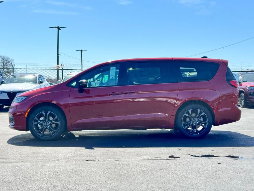 New 2026 Chrysler Pacifica Select image 4