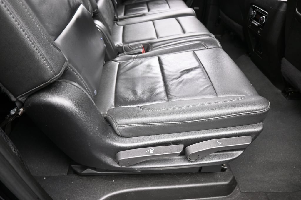 Used 2024 Chevrolet Suburban LT RWD image 41