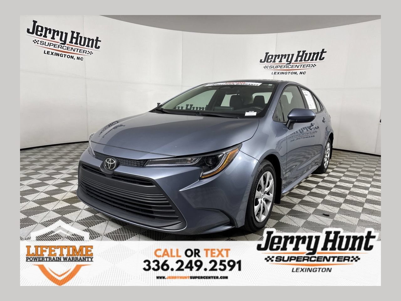 Used 2025 Toyota Corolla LE FWD image 1
