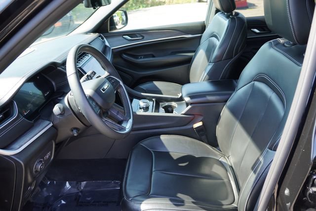Certified 2025 Jeep Grand Cherokee L Limited w/ Luxury Tech Group II AWD/4WD image 15