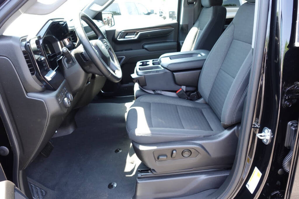 Used 2024 Chevrolet Silverado 1500 LT AWD/4WD image 19