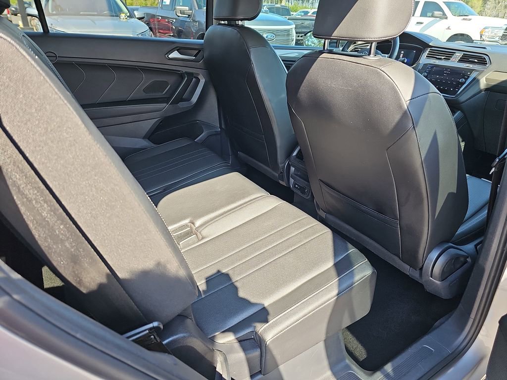Used 2022 Volkswagen Tiguan SE image 14