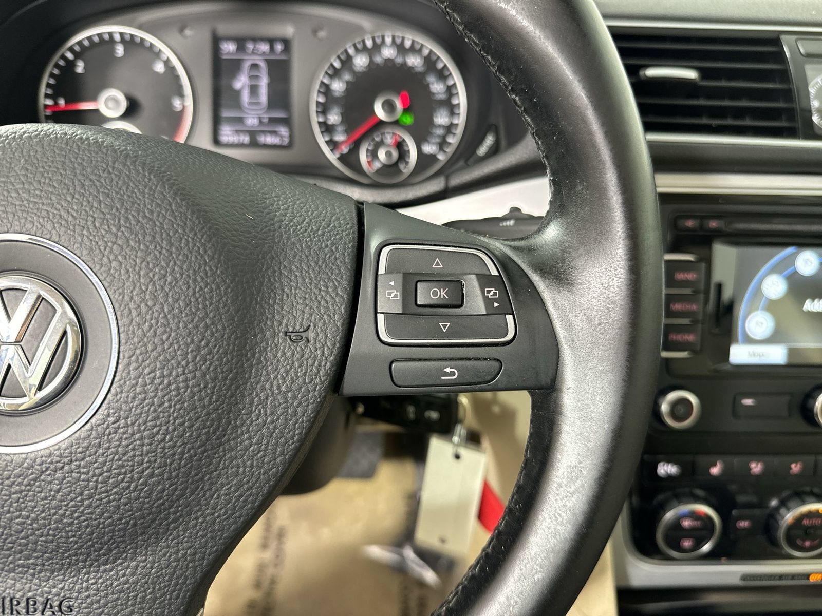 Used 2012 Volkswagen Passat TDI SE FWD image 12