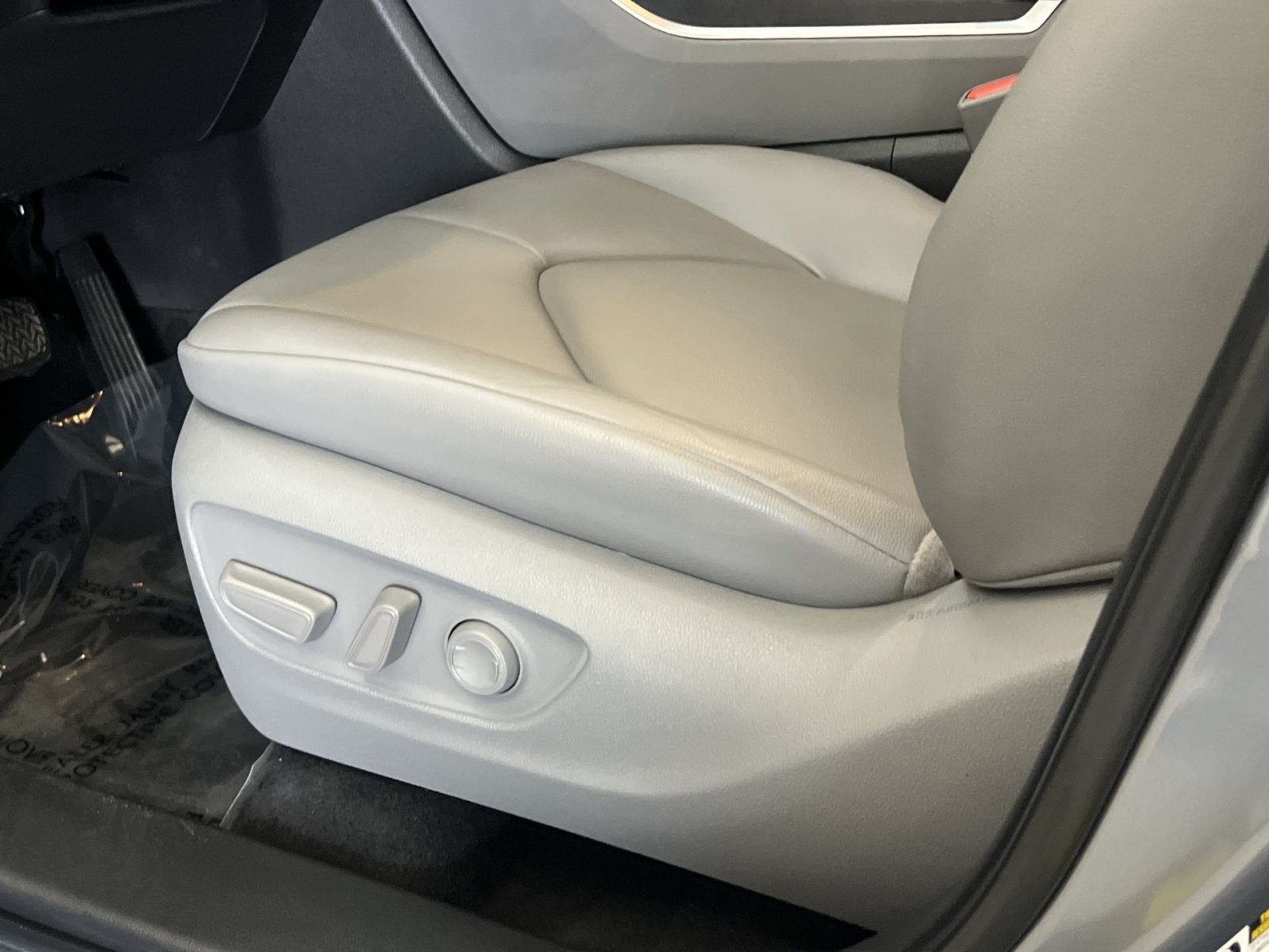 Used 2022 Toyota Highlander XLE FWD image 13