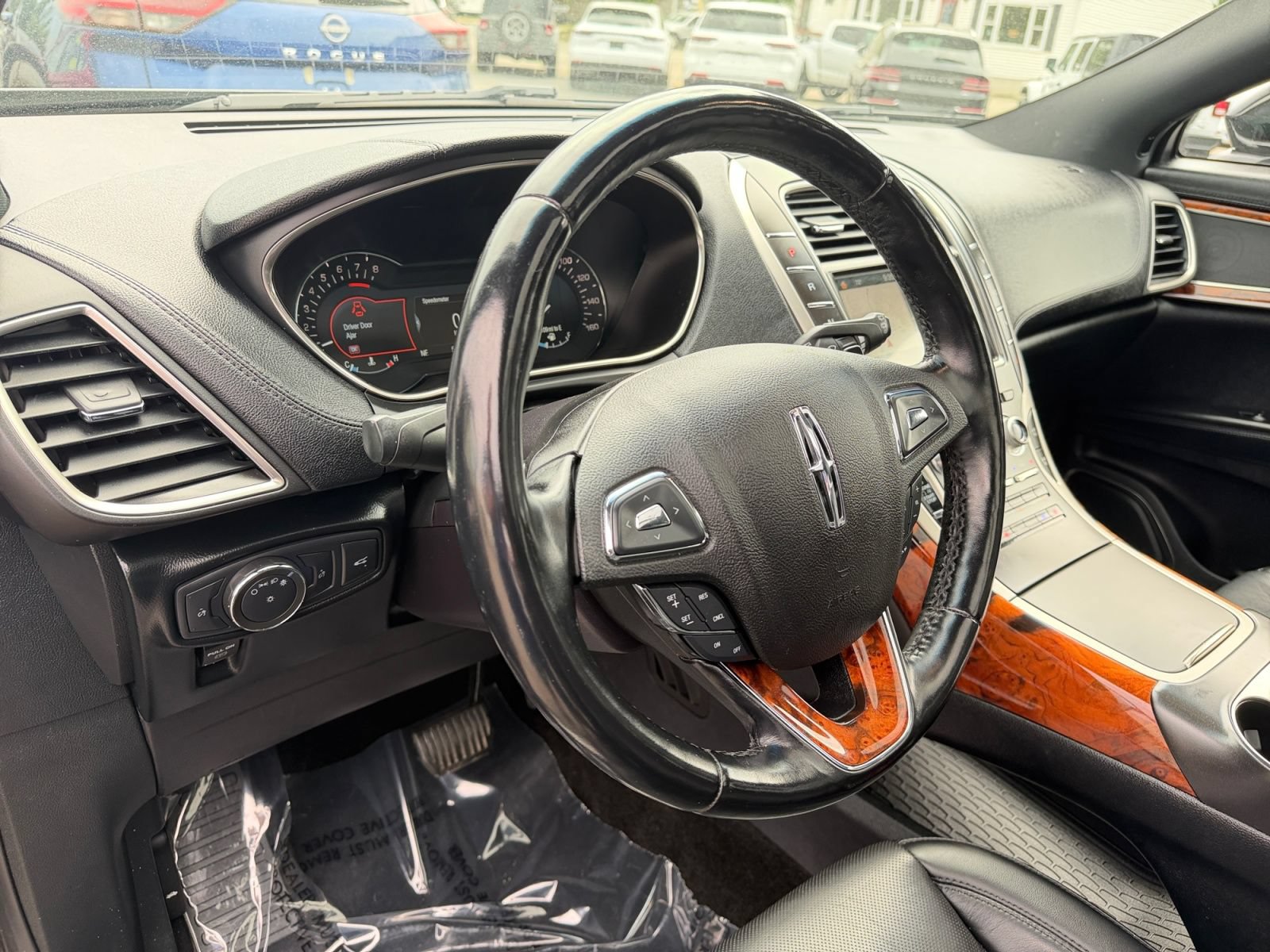 Used 2018 Lincoln MKX Reserve AWD/4WD image 16