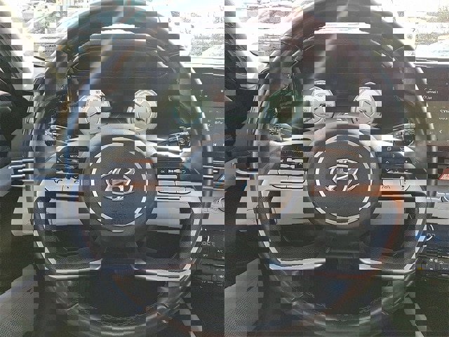 Certified 2022 Hyundai Elantra Limited w/ Cargo Package image 20