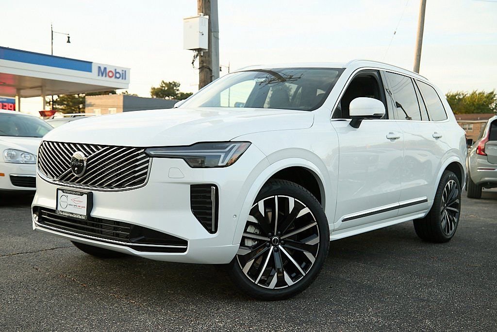 New 2026 Volvo XC90 B6 Plus w/ Protection Package image 2