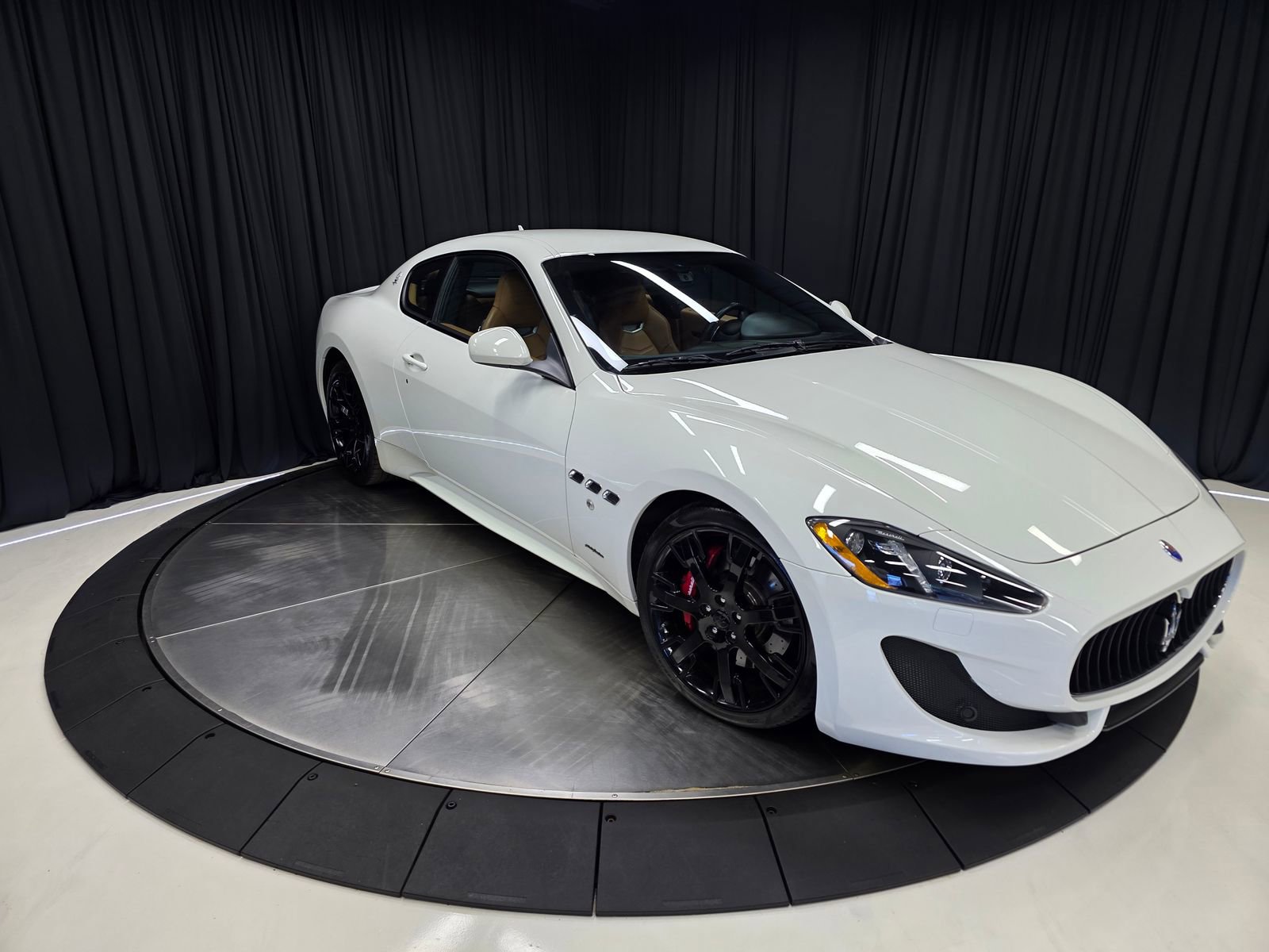 Used 2015 Maserati GranTurismo Sport RWD image 16
