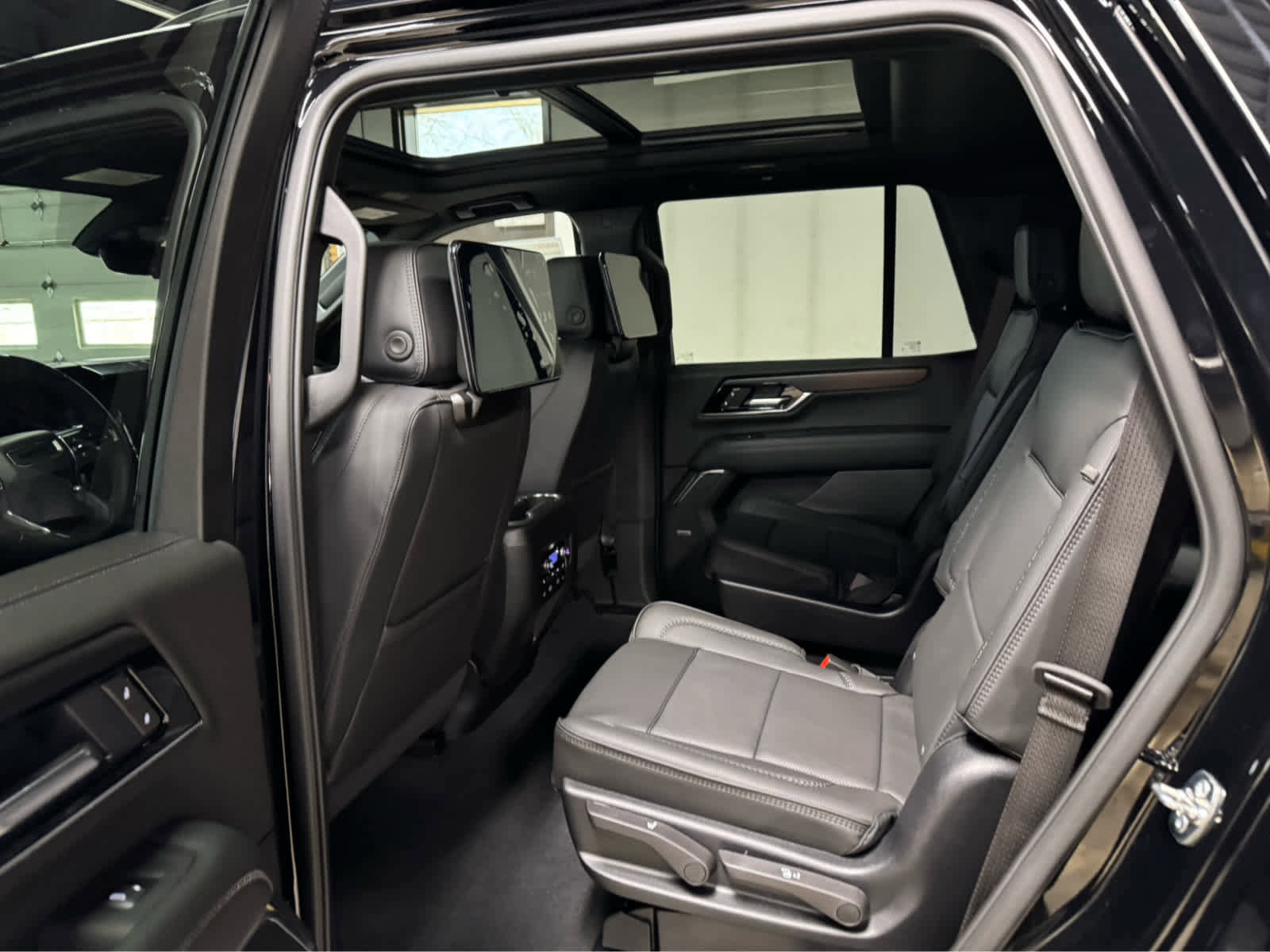 New 2026 GMC Yukon Denali w/ Denali Reserve Package AWD/4WD image 15