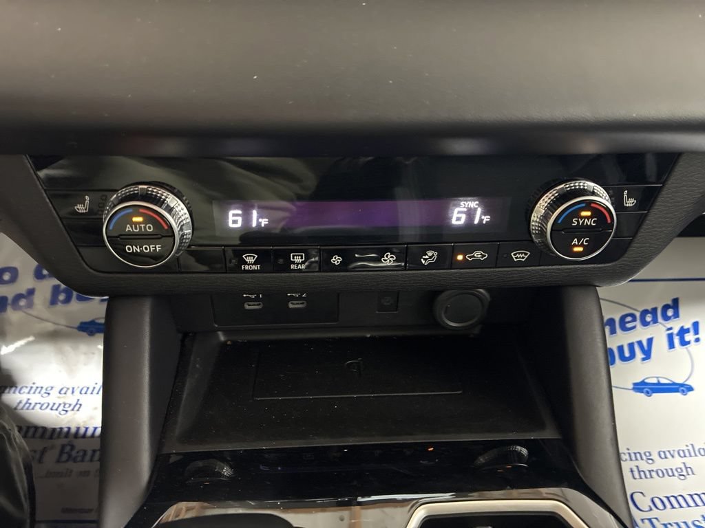 Used 2025 Mitsubishi Outlander AWD image 18