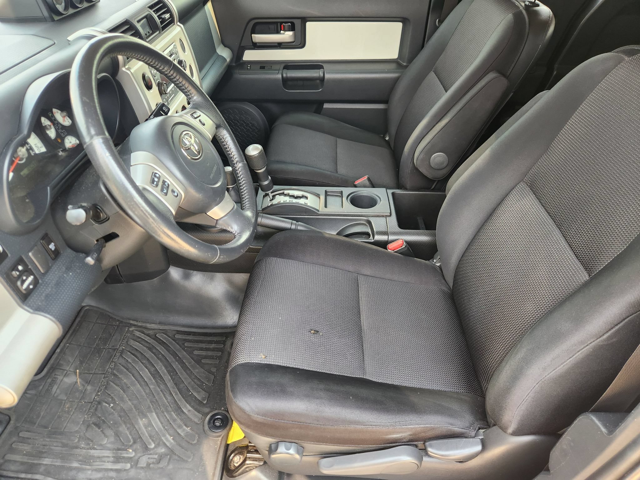 Used 2012 Toyota FJ Cruiser 4WD w/ Upgrade Pkg image 13