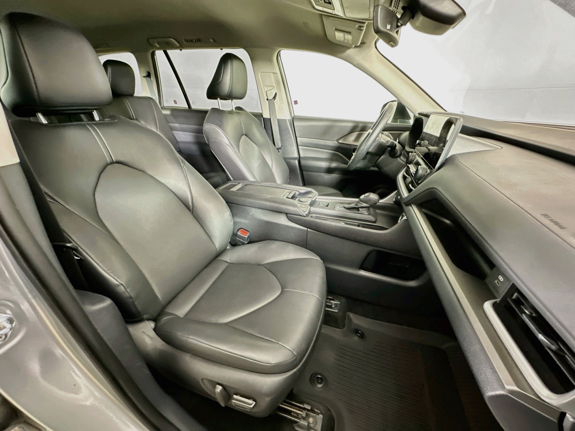 Used 2024 Toyota Grand Highlander AWD Hybrid image 31
