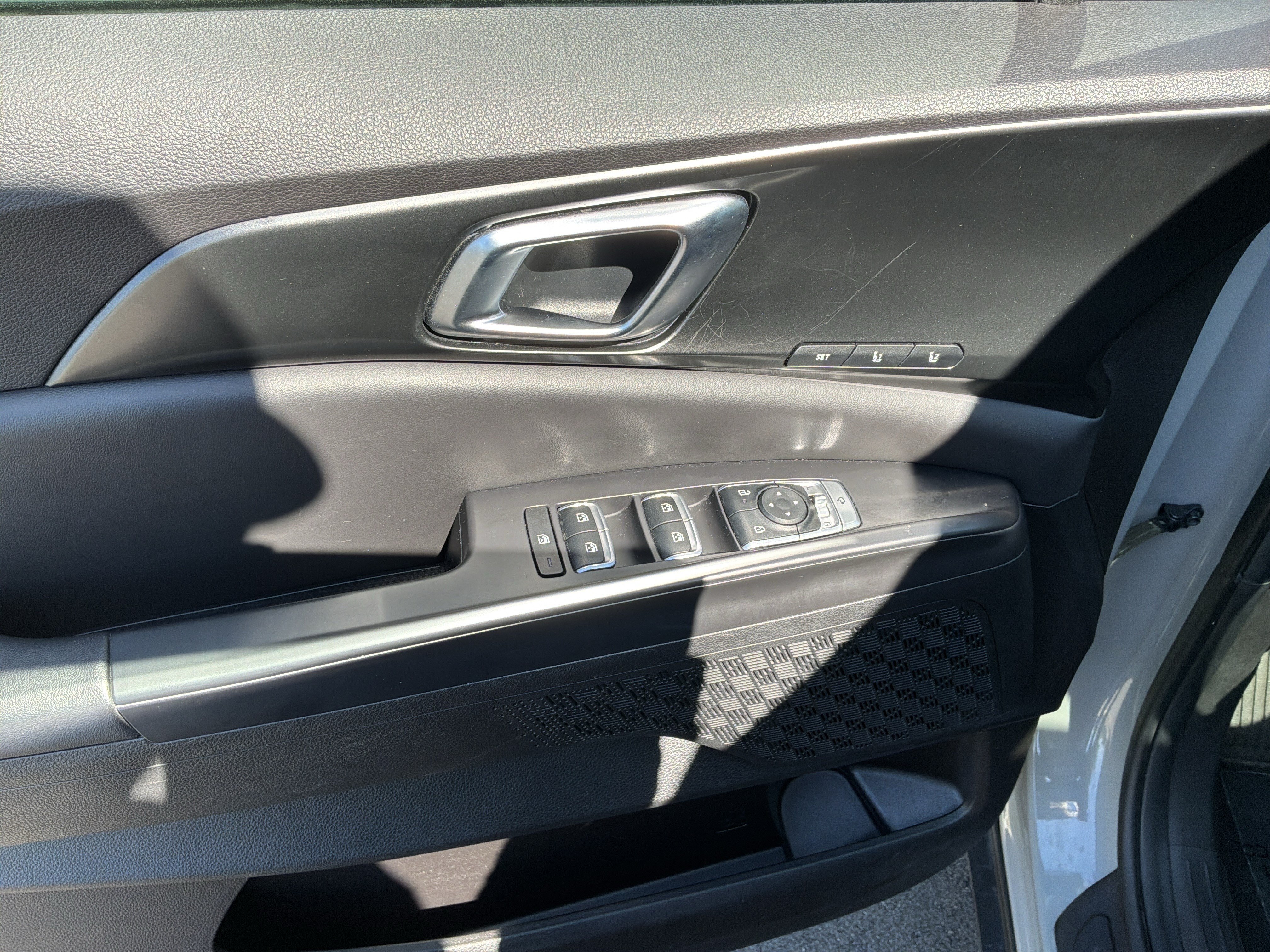 Used 2025 Kia Carnival SX FWD image 15