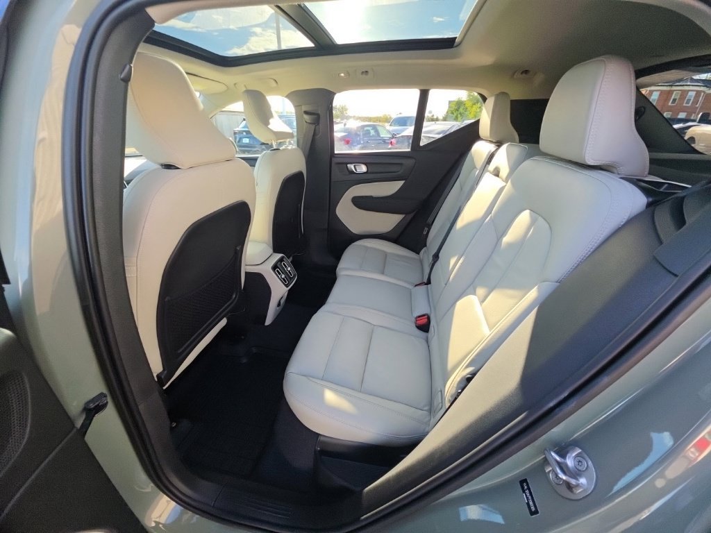 Used 2023 Volvo XC40 B5 Ultimate w/ Protection Package Premier AWD/4WD image 27