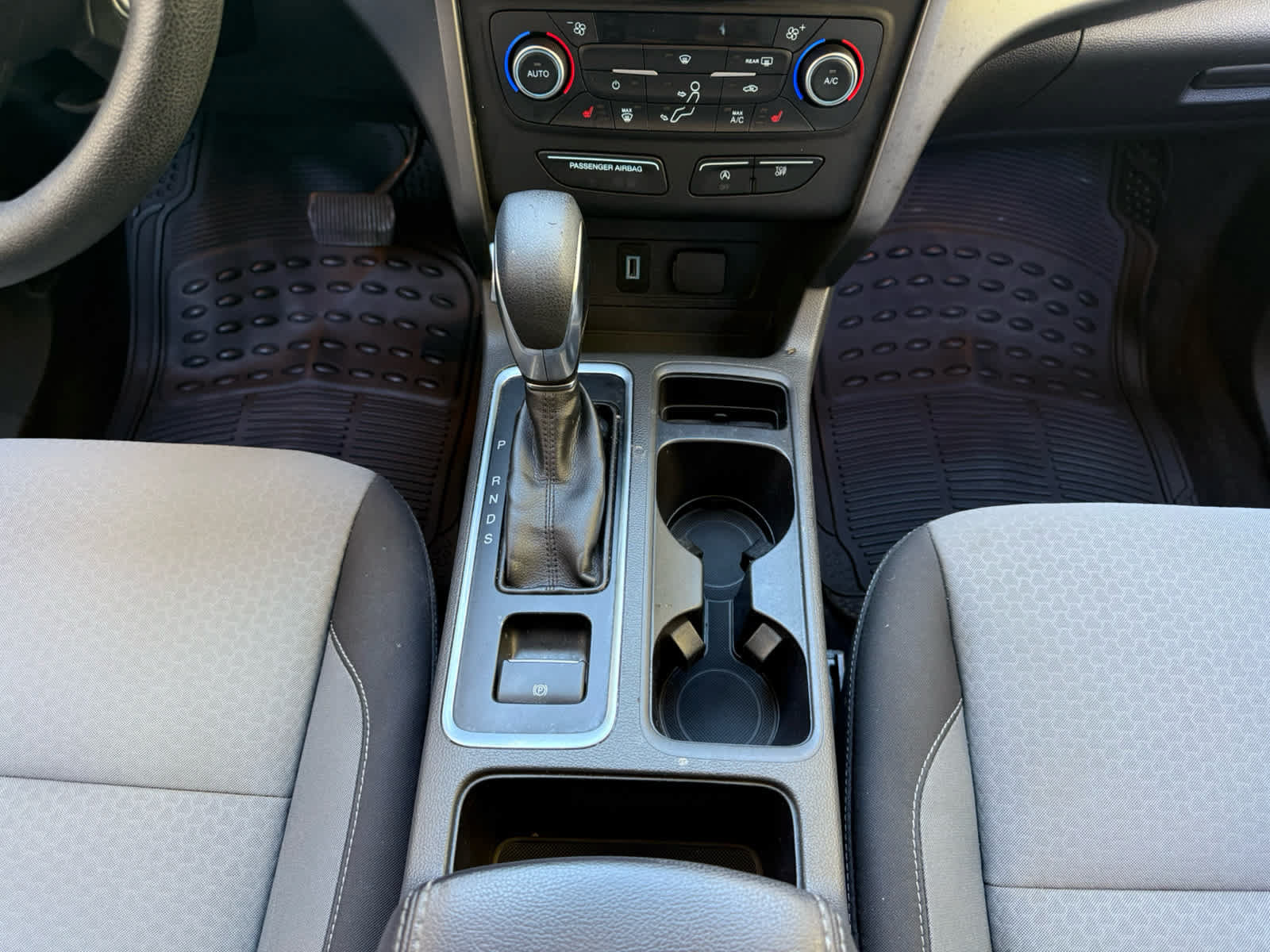 Used 2018 Ford Escape SE w/ SE Sync 3 Package FWD image 10