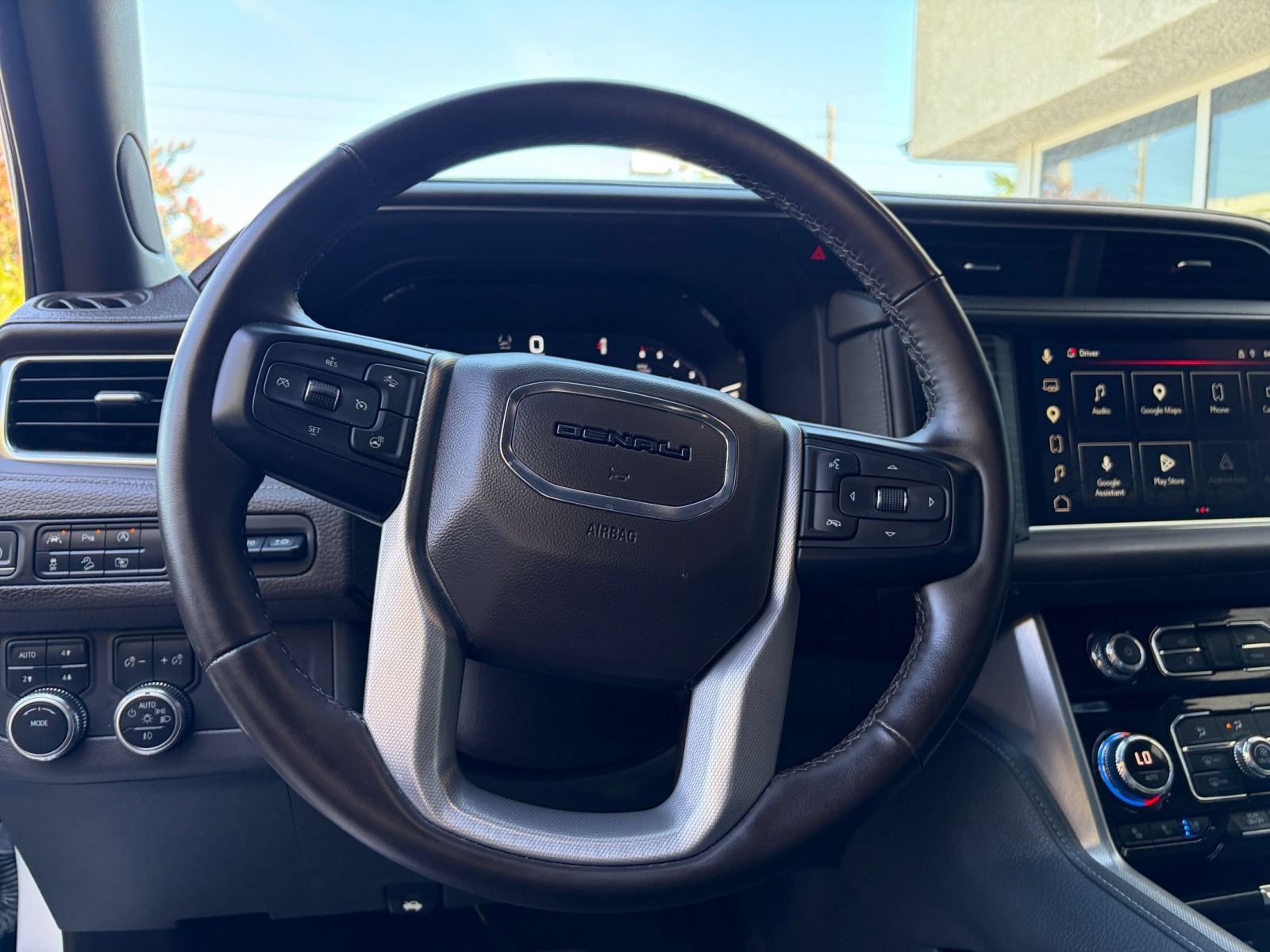 Used 2023 GMC Yukon Denali AWD/4WD image 29