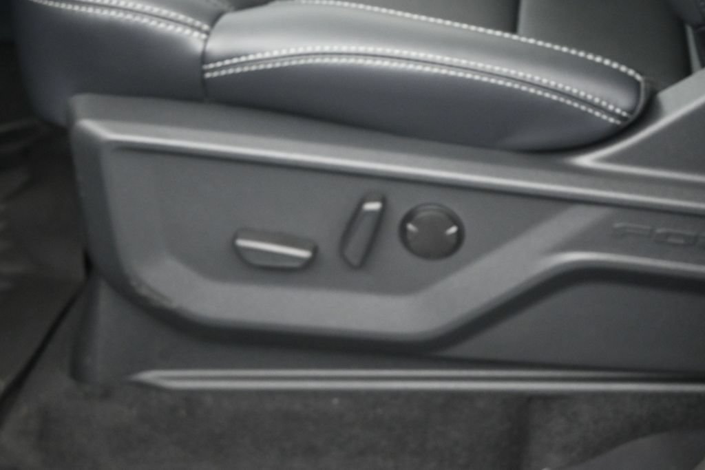 New 2027 Ford Expedition Platinum w/ Stealth Appearance Package AWD/4WD image 9