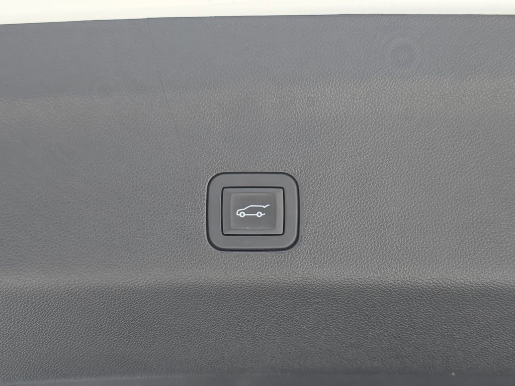 Used 2024 Cadillac Escalade Premium Luxury RWD image 17