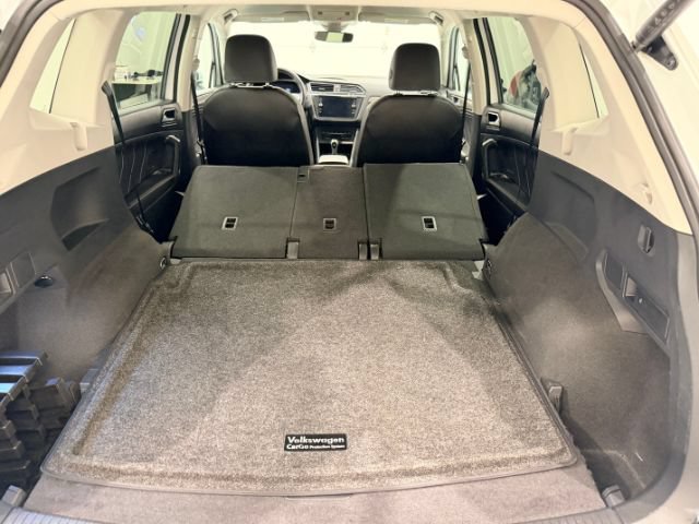 Used 2024 Volkswagen Tiguan SE AWD/4WD image 31