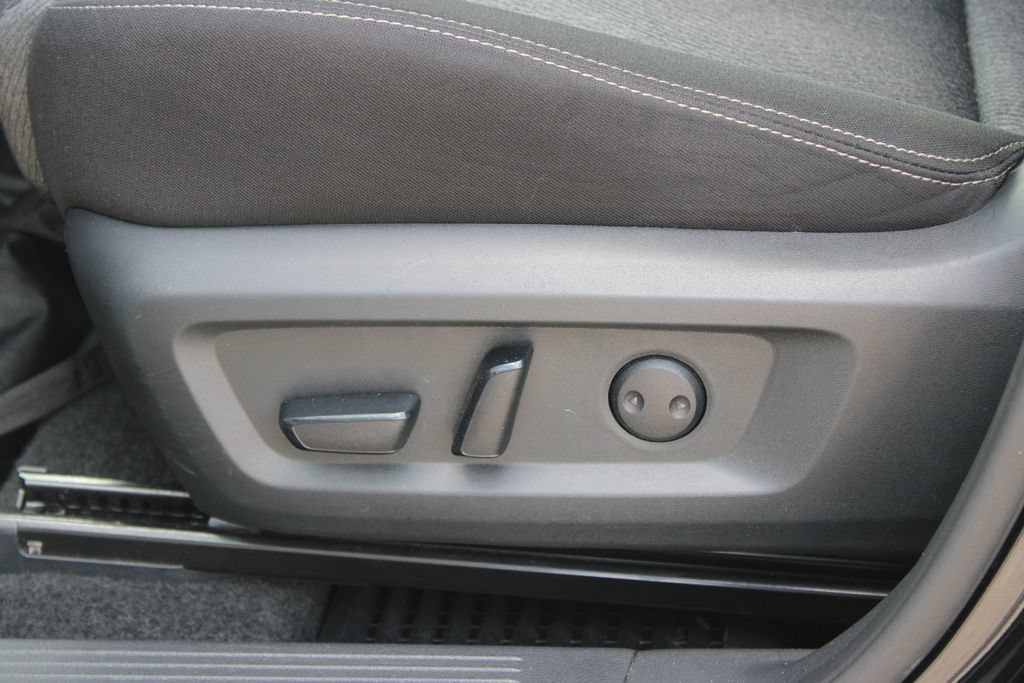 Used 2024 Nissan Rogue SV AWD/4WD image 19