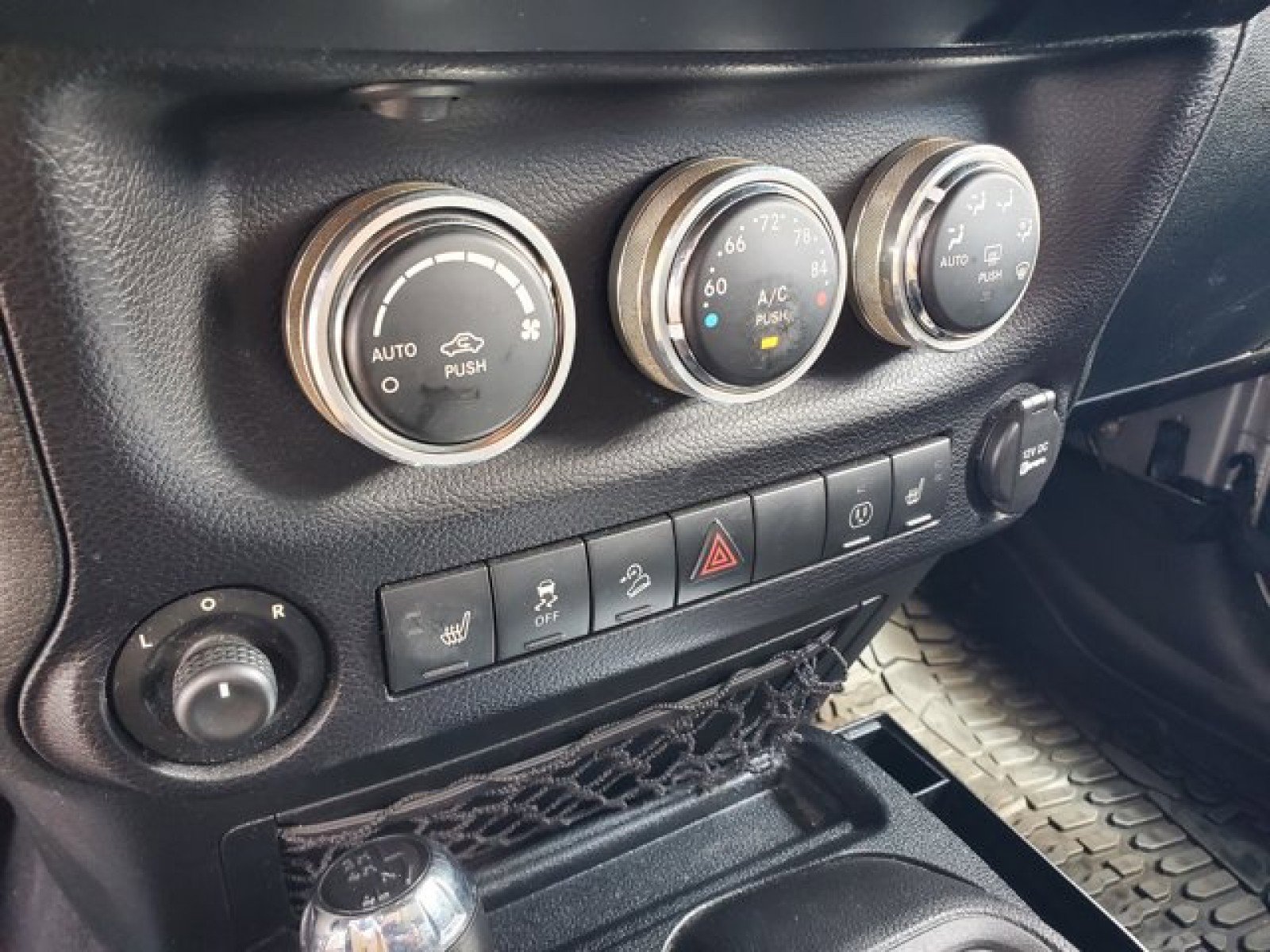 Used 2015 Jeep Wrangler Unlimited Rubicon w/ Connectivity Group image 20