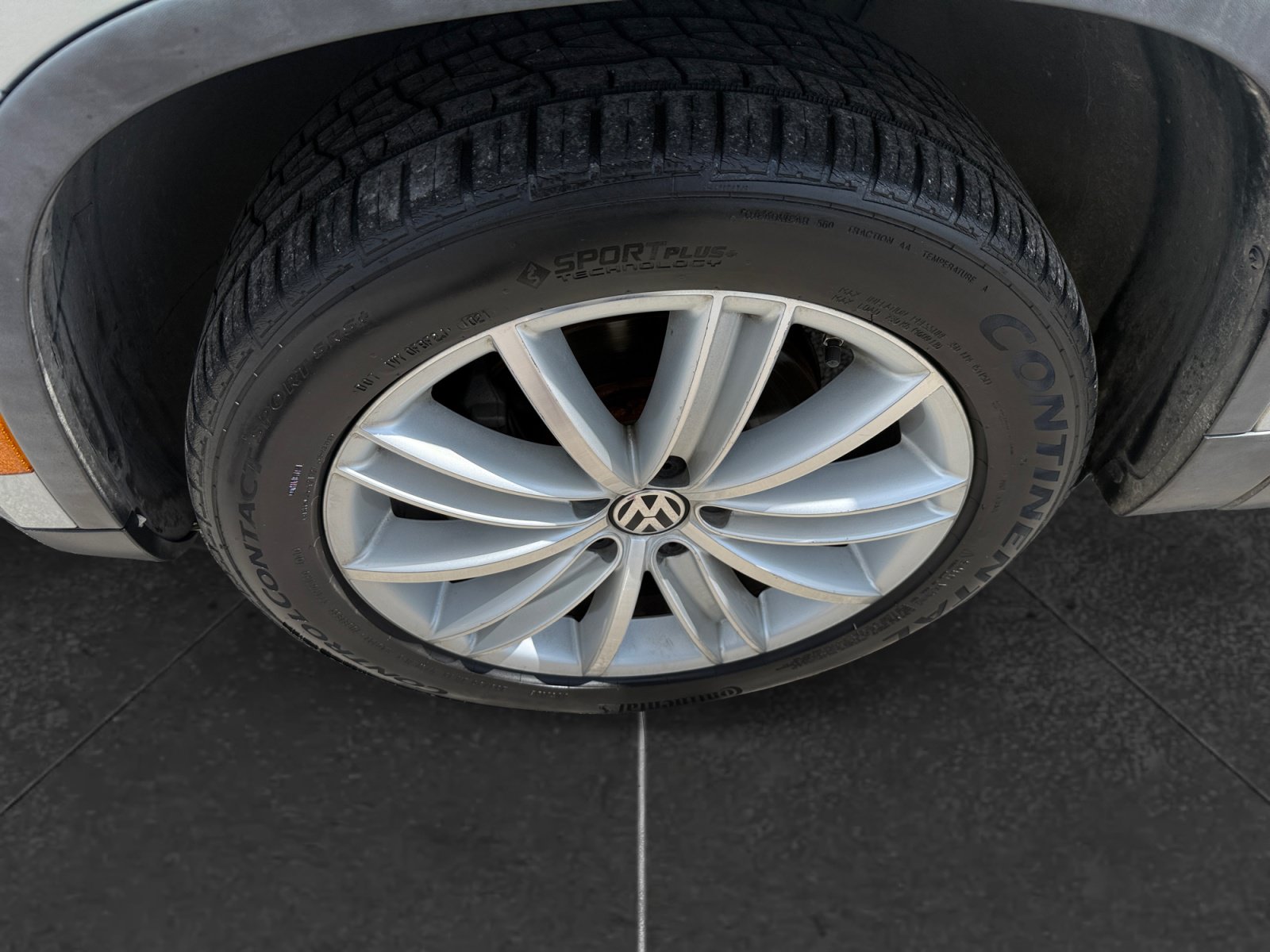 Used 2011 Volkswagen Tiguan 2WD image 9