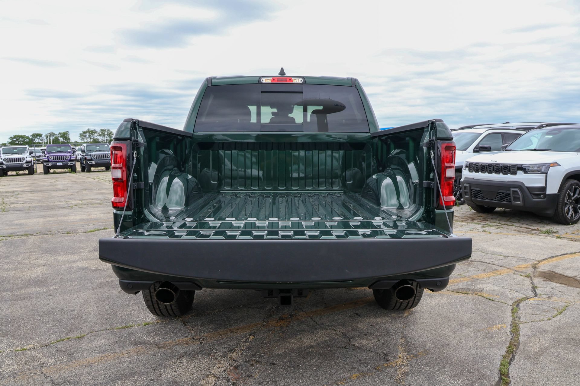 New 2026 RAM 1500 Express AWD/4WD image 13