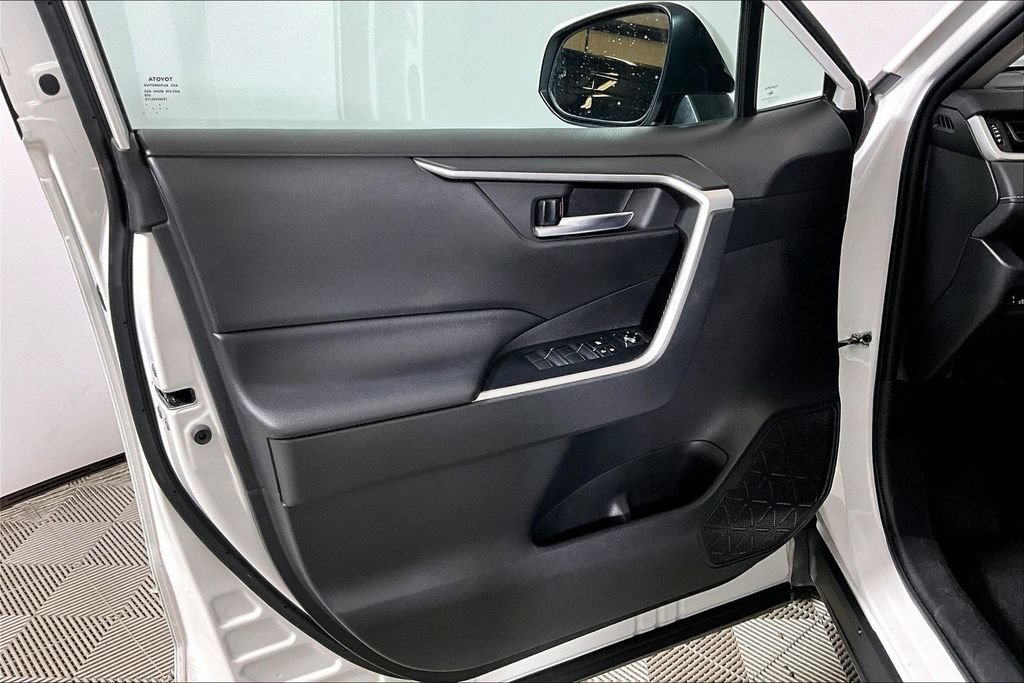 Used 2020 Toyota RAV4 XLE Premium FWD image 18