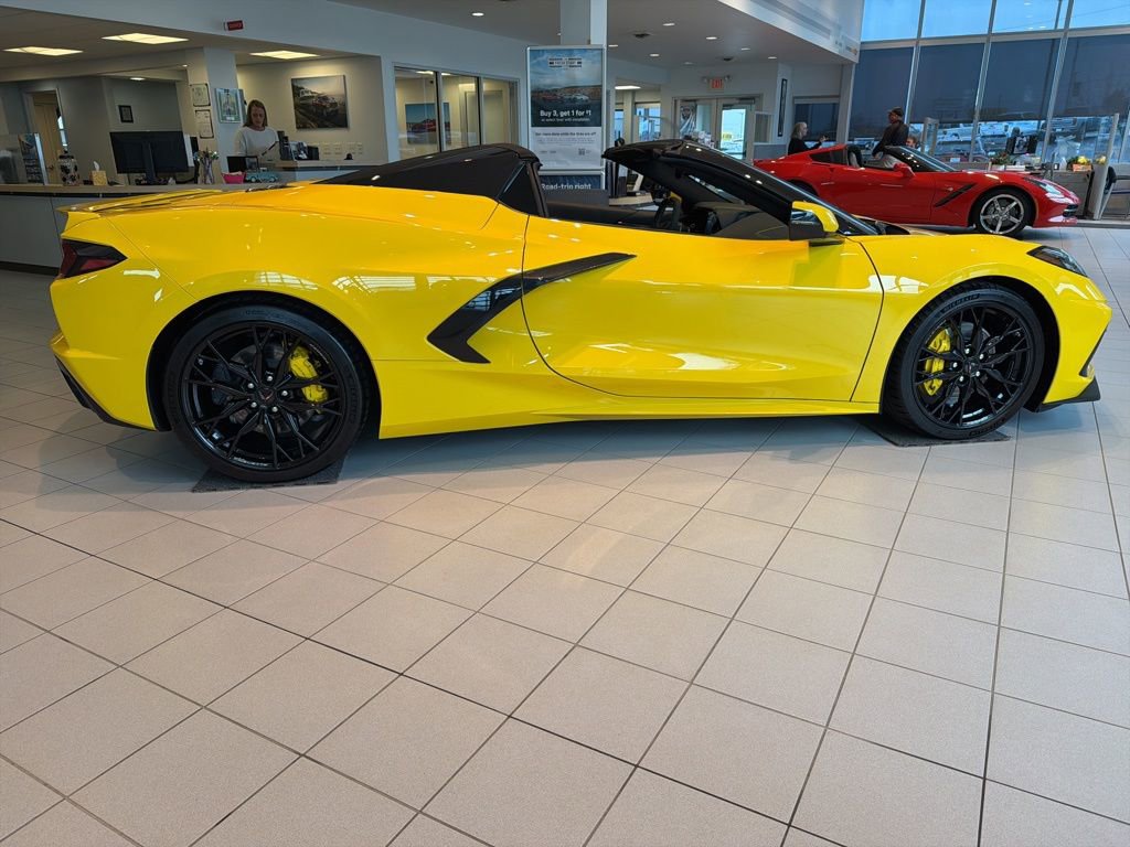 Used 2025 Chevrolet Corvette Stingray Premium Conv RWD image 2