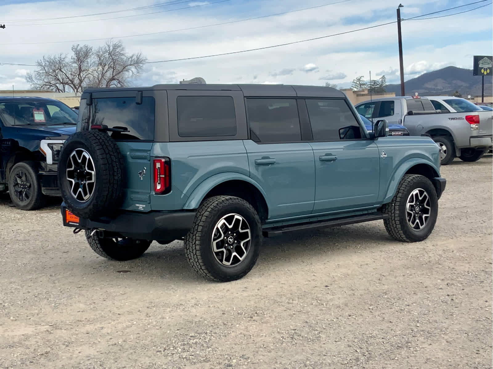 Used 2023 Ford Bronco Outer Banks image 5