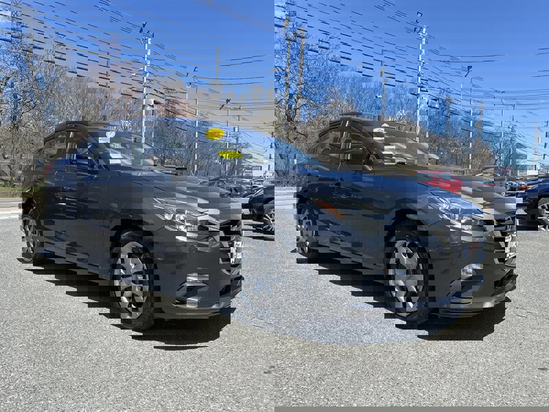 Used 2015 MAZDA MAZDA3 i SV FWD image 3