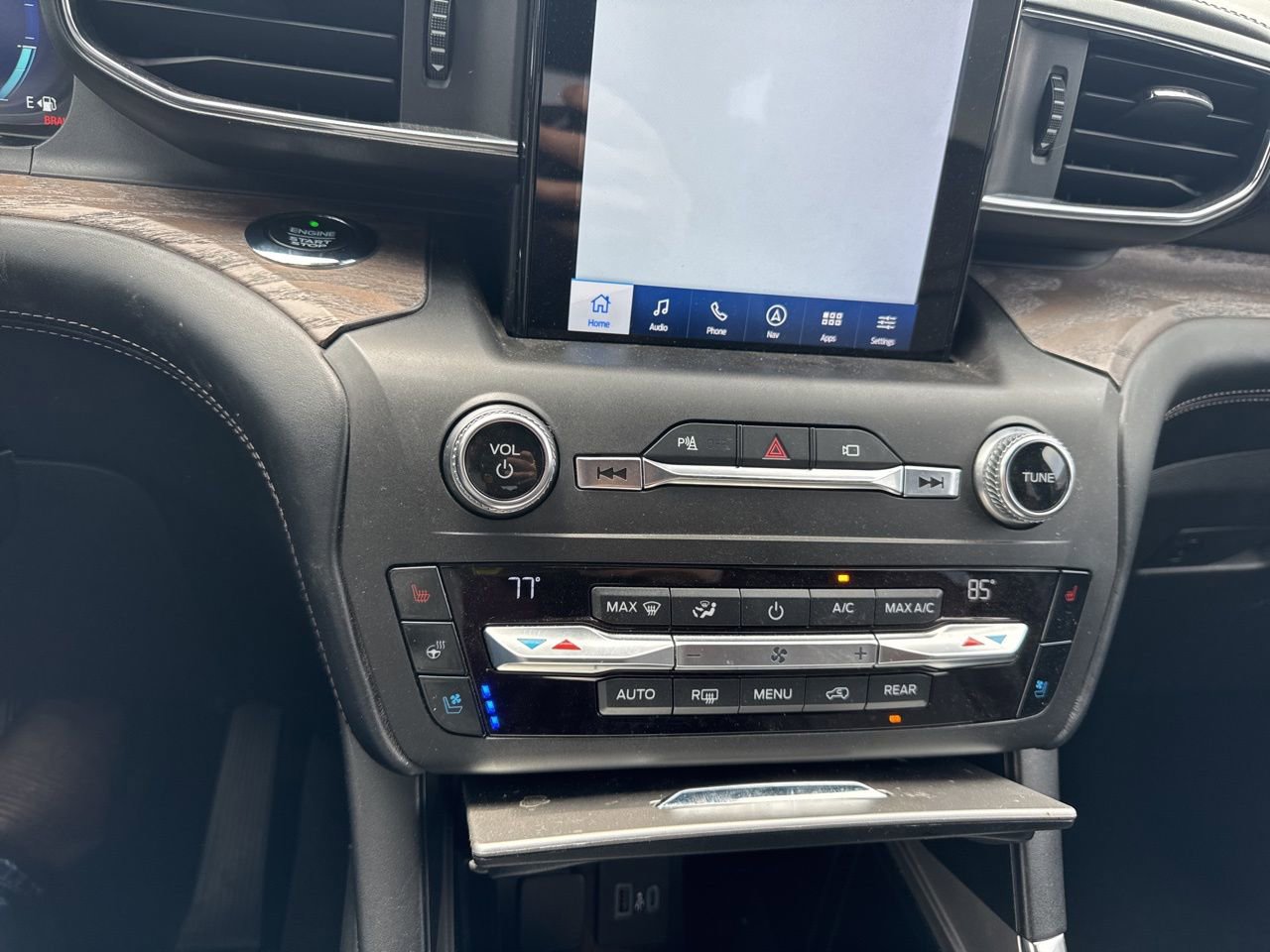 Used 2020 Ford Explorer Platinum w/ Premium Technology Package AWD/4WD image 13