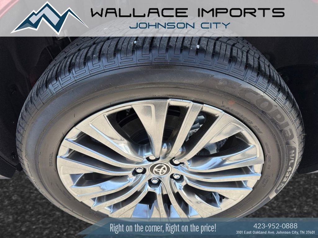 Used 2024 Toyota Venza Limited AWD/4WD image 10