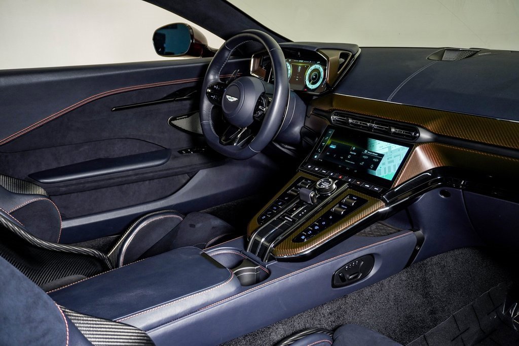 Used 2025 Aston Martin V8 Vantage Coupe image 16