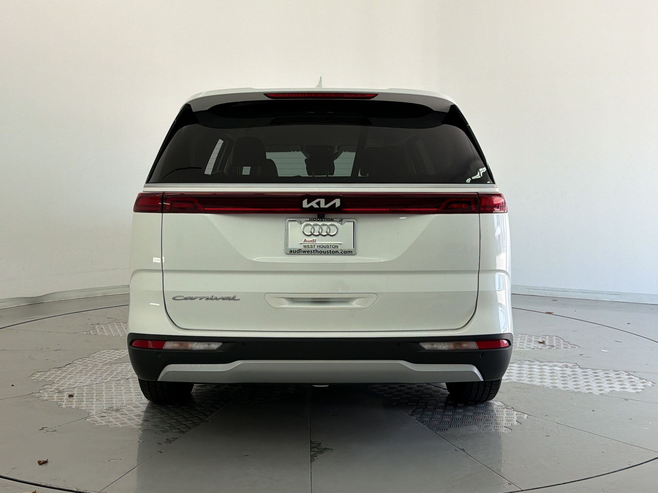 Used 2022 Kia Carnival LX FWD image 10