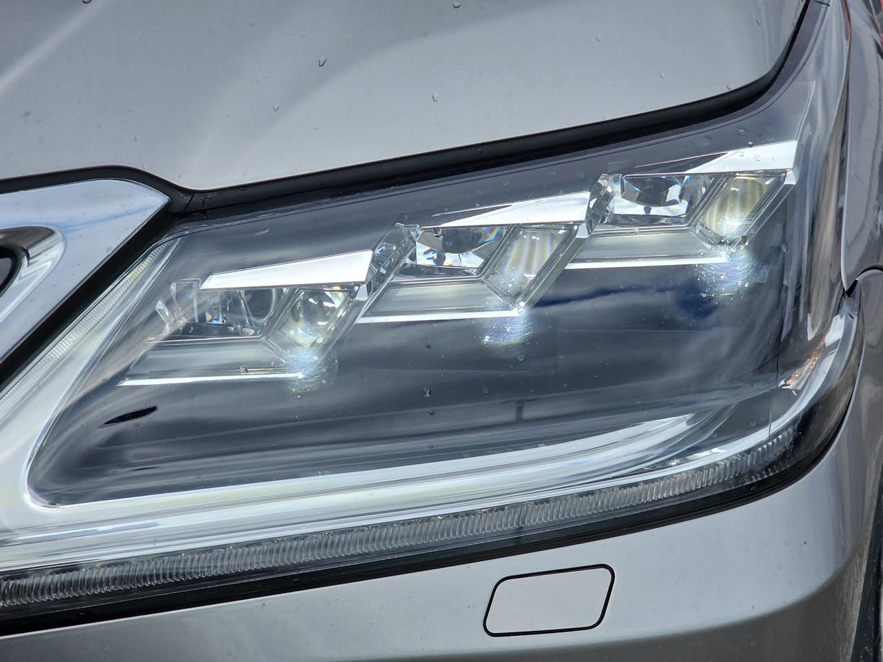 Used 2016 Lexus LX 570 4WD w/ Luxury Package image 36