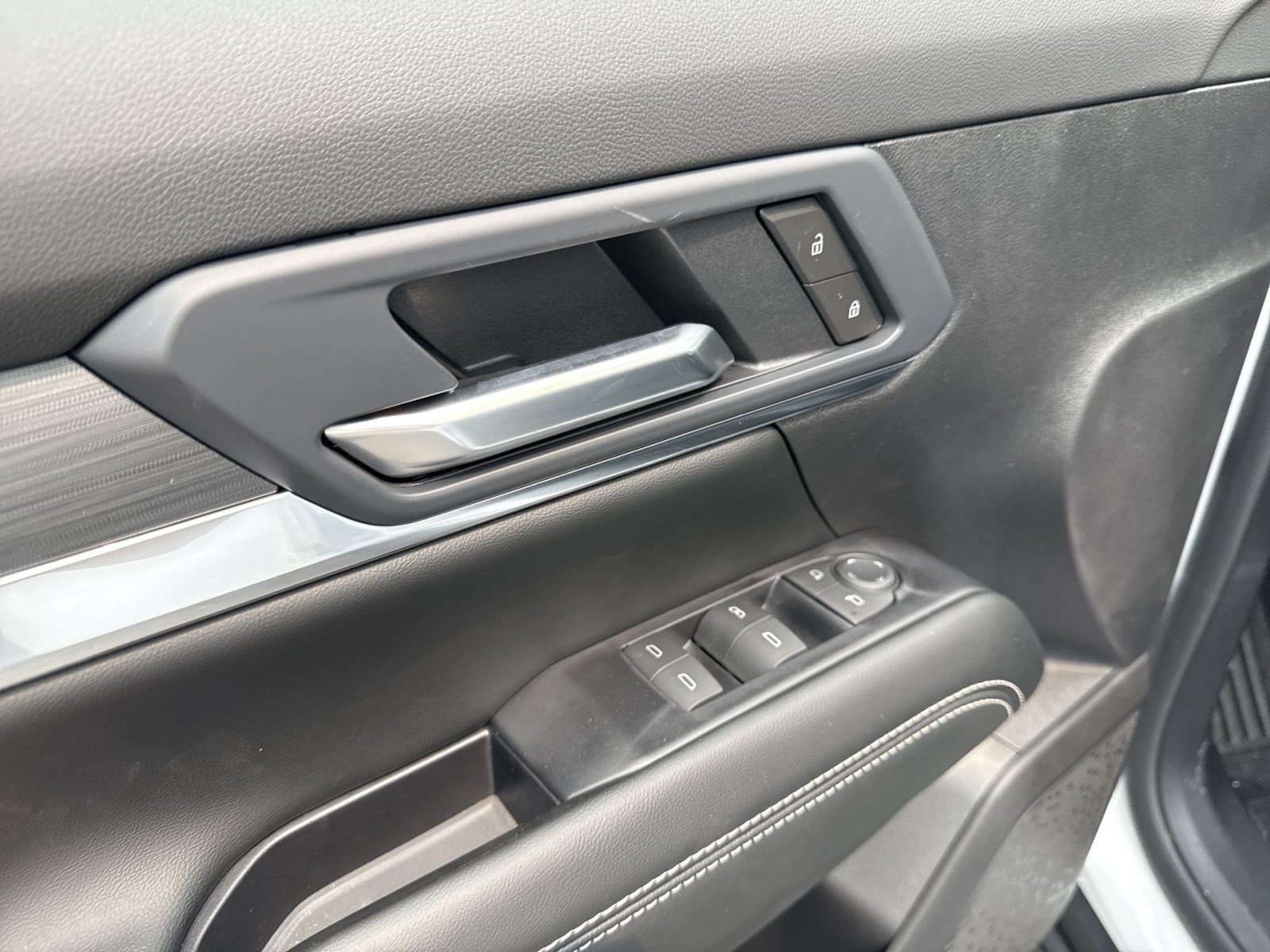 New 2027 GMC Terrain Elevation FWD image 11