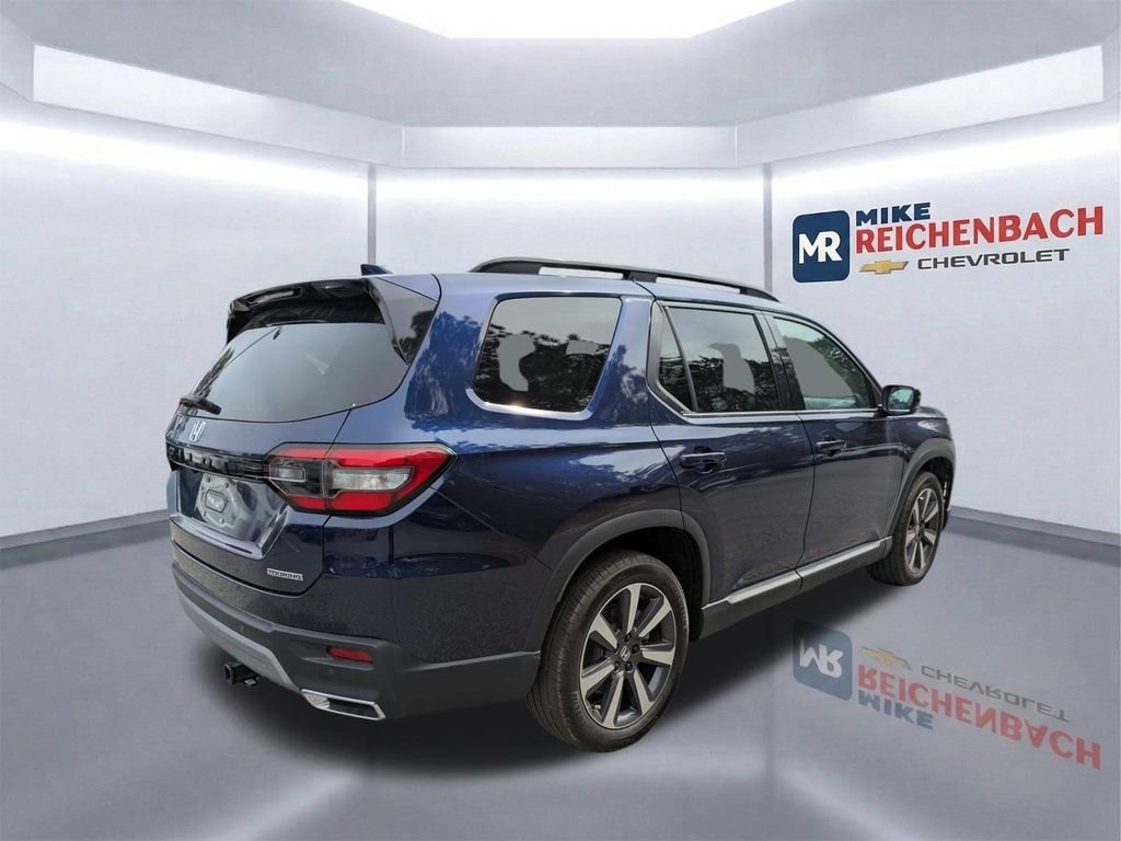 Used 2024 Honda Pilot Touring image 4