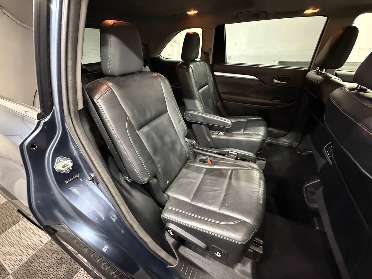 Used 2014 Toyota Highlander XLE AWD/4WD image 27