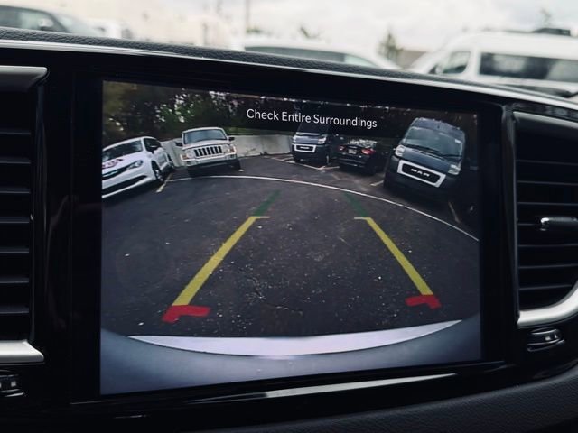 Certified 2024 Chrysler Pacifica Touring-L image 37