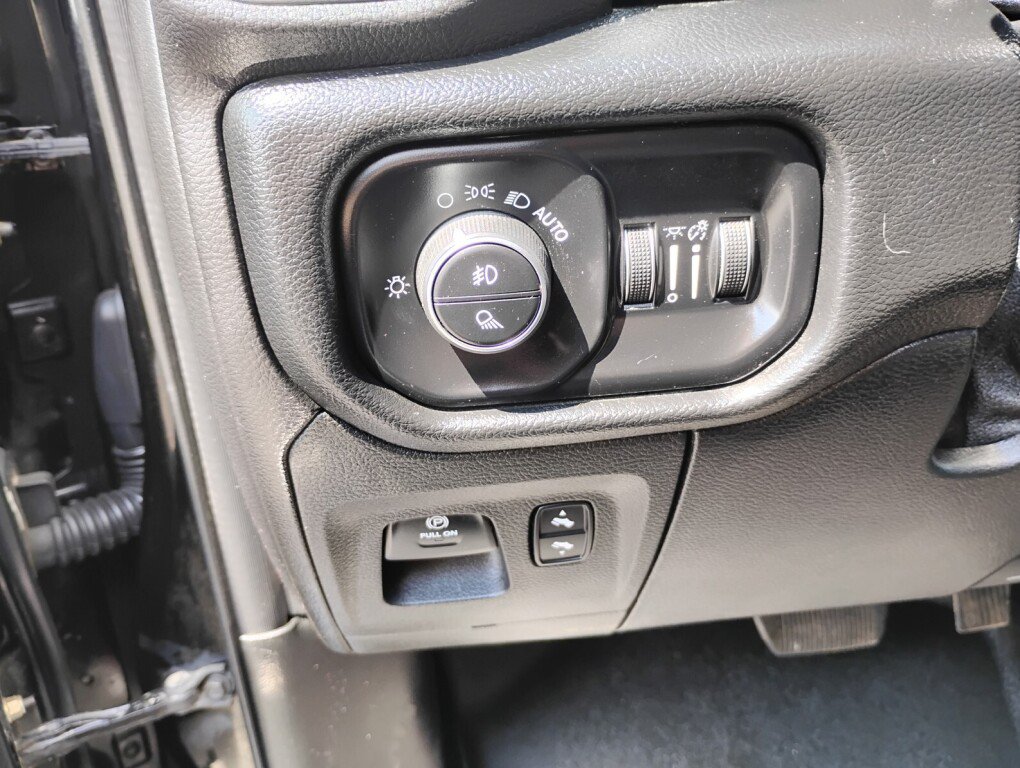 Used 2019 RAM 1500 Big Horn AWD/4WD image 14