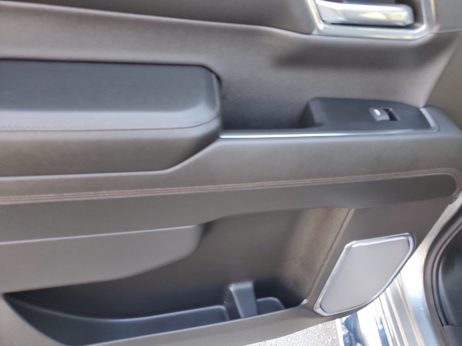 Used 2024 Chevrolet Silverado 1500 High Country AWD/4WD image 16